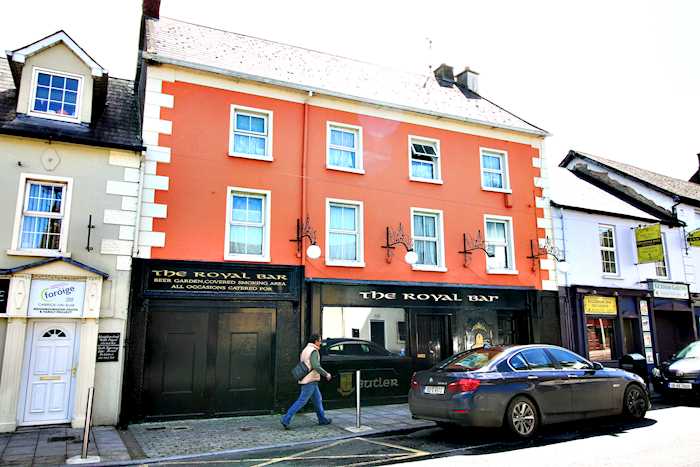 The Royal Bar, Kickham Street, Carrick on Suir, Co. Tipperary 1/8