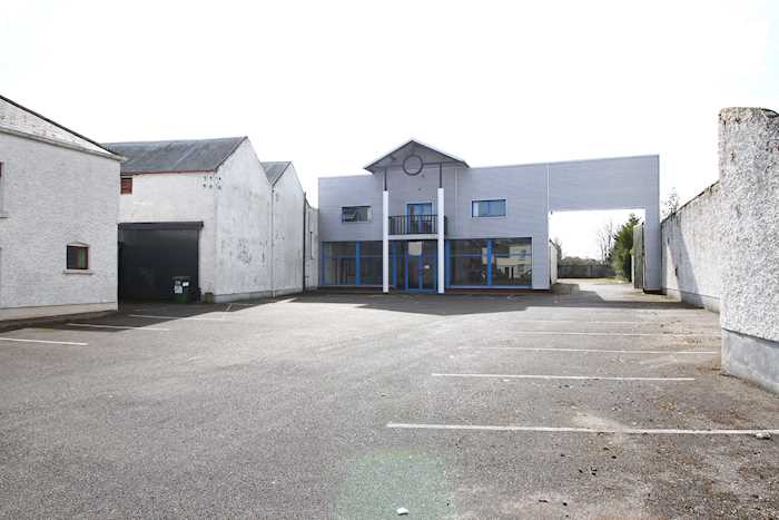 Car Showrooms, Mountmellick, Co. Laois 1/4